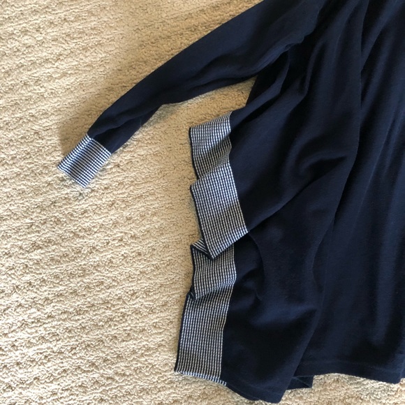 Tommy Hilfiger Poncho with Sleeves - Picture 4 of 4